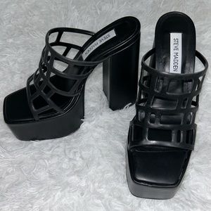 Steve Madden Black Platform Heels size 6.5